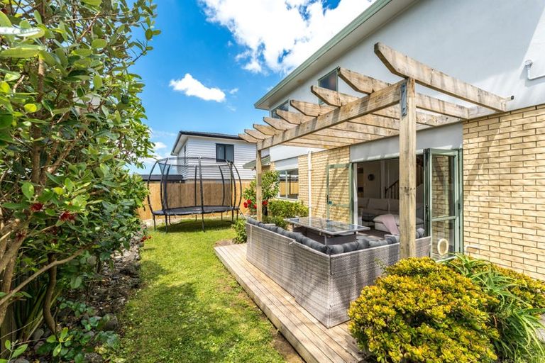 Photo of property in 33 Woodford Avenue, Henderson, Auckland, 0610