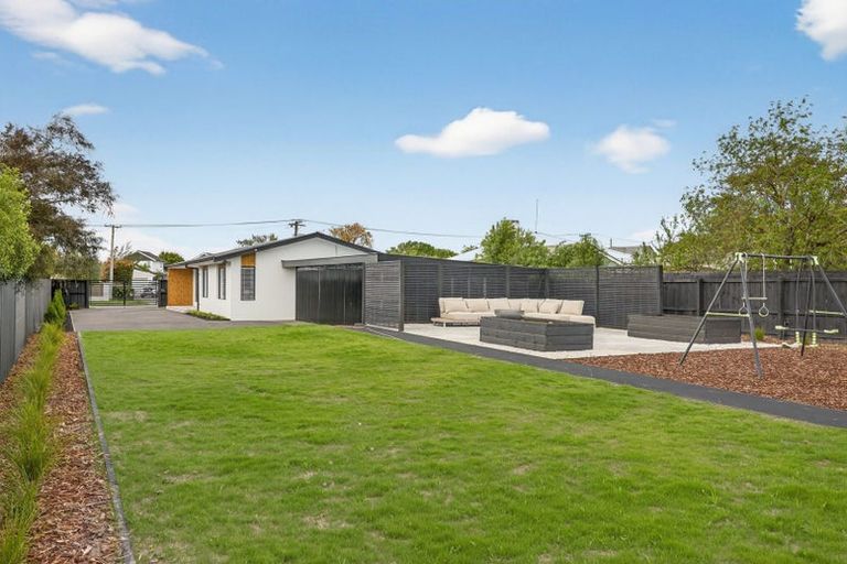 Photo of property in 75 Englefield Road, Northwood, Christchurch, 8051