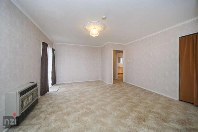 Photo of property in 5 Rosebank Avenue, Kelvin Grove, Palmerston North, 4414