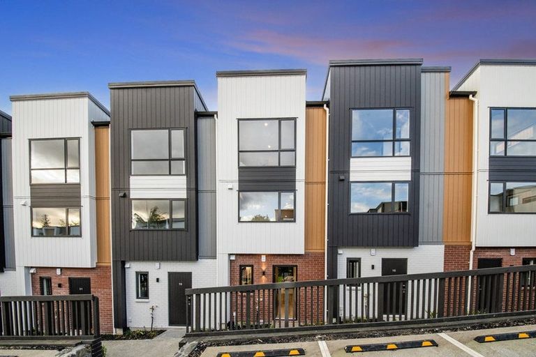 Photo of property in 3 Don Oliver Lane, Glen Eden, 0602