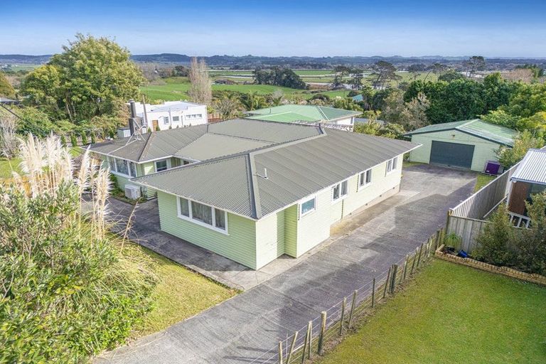 Photo of property in 9 Hand Road, Helensville, 0800