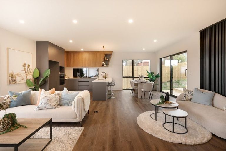 Photo of property in 39c Target Road, Totara Vale, Auckland, 0629