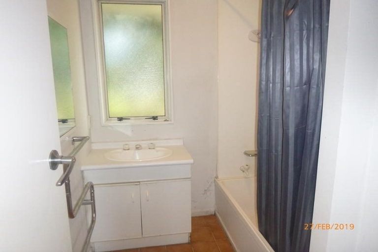 Photo of property in 3/56 Flanshaw Road, Te Atatu South, Auckland, 0610