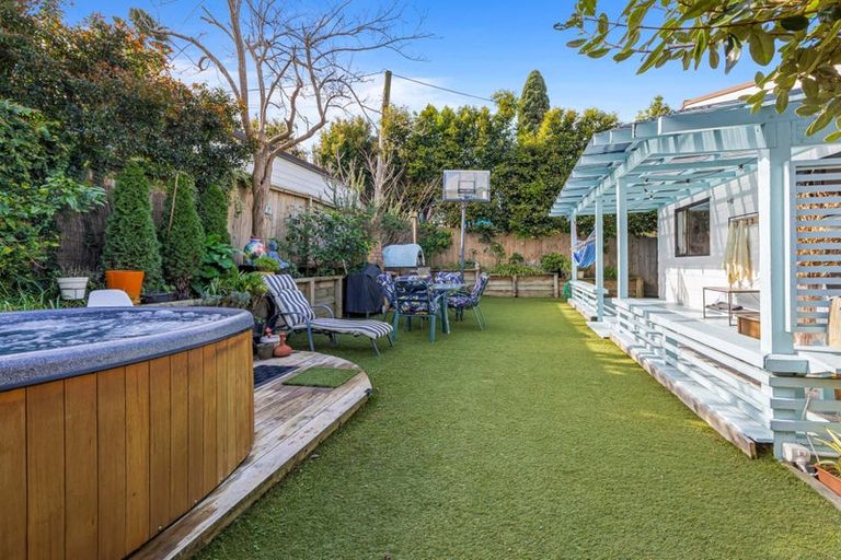 Photo of property in 1/46 Ngataringa Road, Devonport, Auckland, 0624