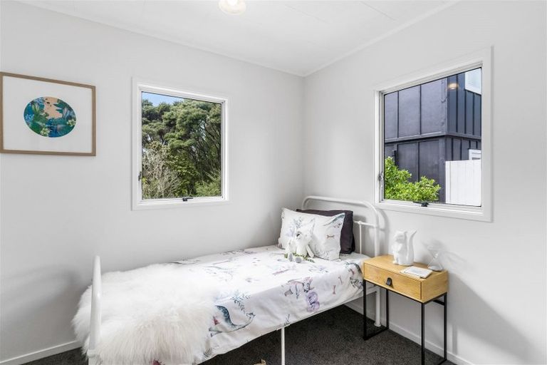 Photo of property in 17 Lynn Road, Bayview, Auckland, 0629