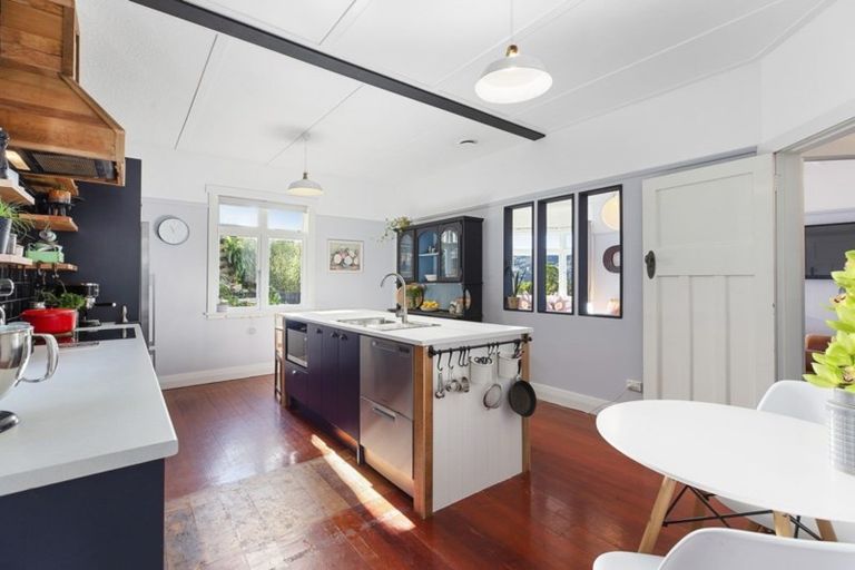 Photo of property in 38 Severn Street, Island Bay, Wellington, 6023