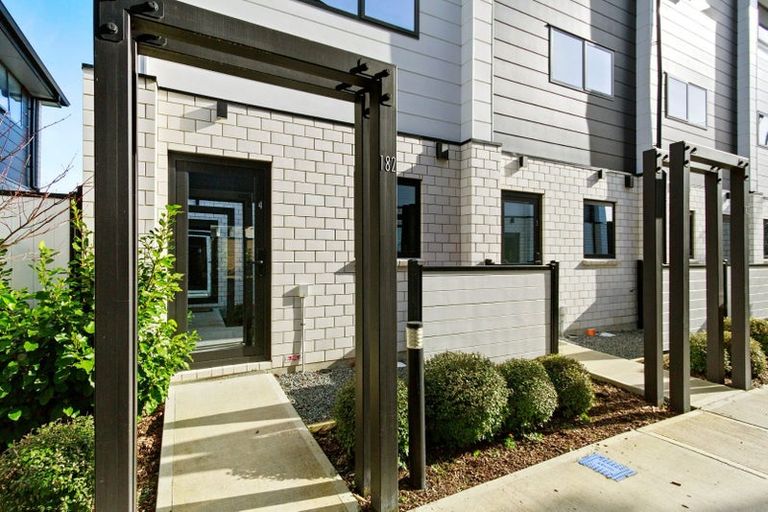 Photo of property in 4/182 Cambridge Terrace, Fairfield, Lower Hutt, 5011