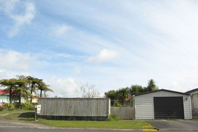 Photo of property in 1 Raunui Crescent, Inglewood, 4330