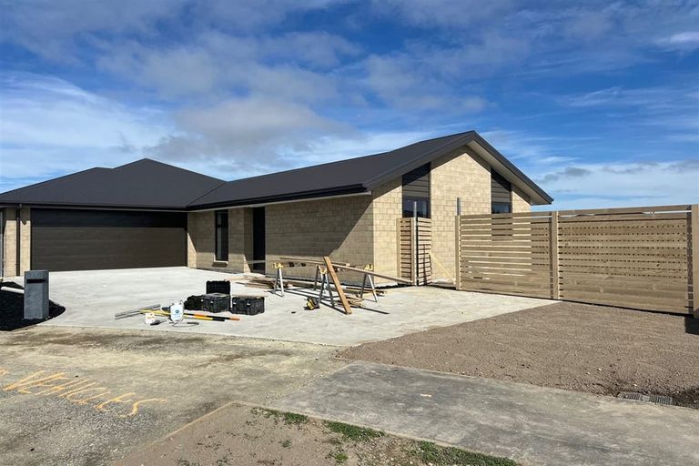 Photo of property in 16 Harry Manship Crescent, Halswell, Christchurch, 8025