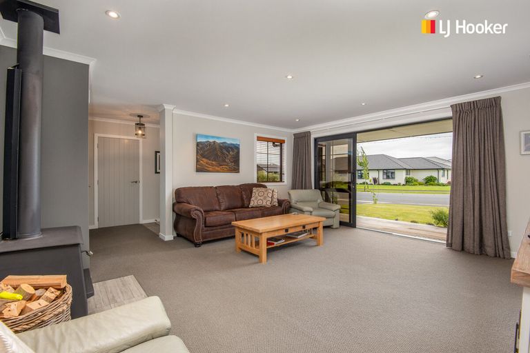 Photo of property in 8 Carrick Place, Mosgiel, 9024