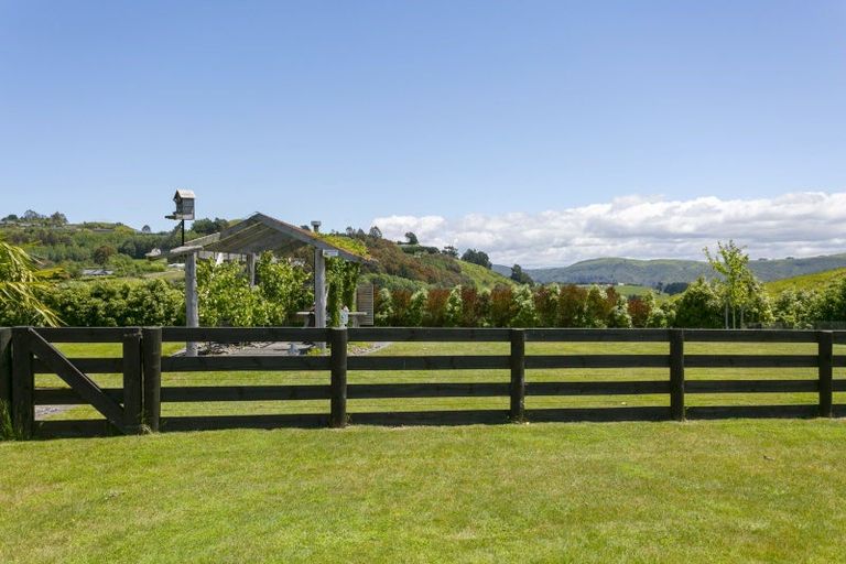 Photo of property in 71 Loch Views Road, Acacia Bay, Taupo, 3385