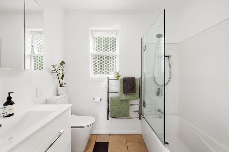 Photo of property in 2/300 Rangatira Road, Beach Haven, Auckland, 0626