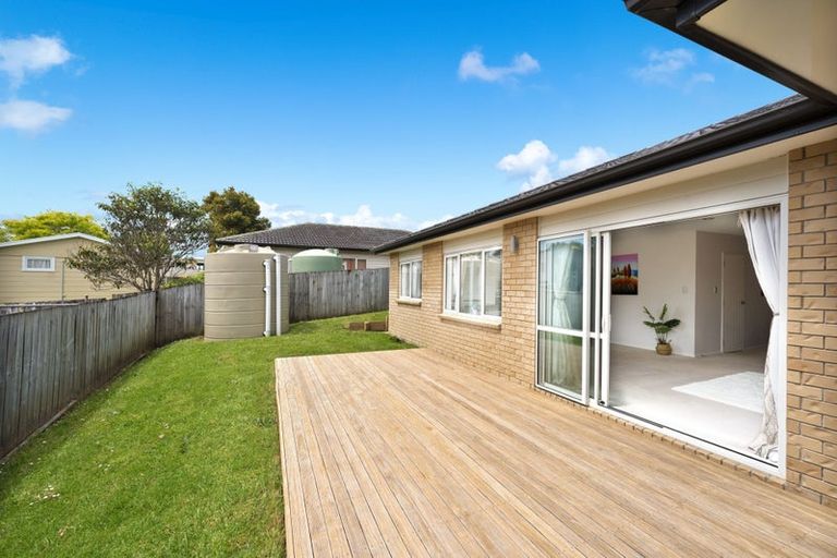 Photo of property in 5 Nirmal Place, Sunnyvale, Auckland, 0612