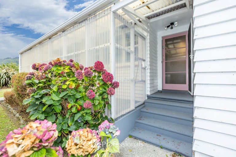 Photo of property in 11 Benge Crescent, Clouston Park, Upper Hutt, 5018