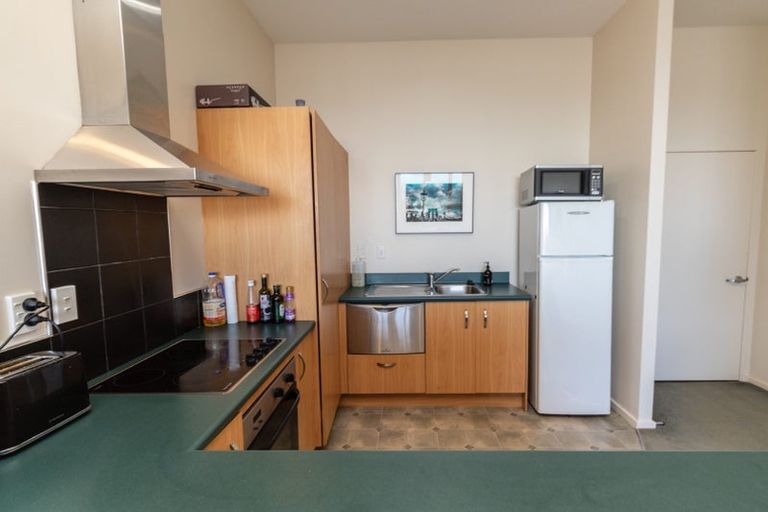 Photo of property in Stadium Garden Flats, 211/107 Thorndon Quay, Pipitea, Wellington, 6011