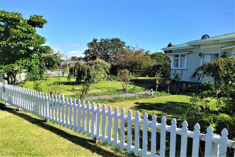 Photo of property in 11 Darlington Street, Ngatea, 3503