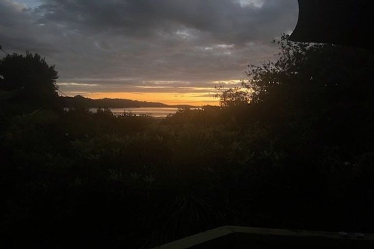 Photo of property in 5 Sandy Beach Road, Tinopai, 0593