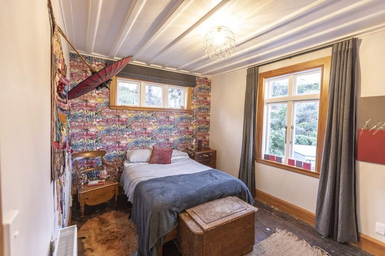 Photo of property in 16 Brewster Street, Bluff Hill, Napier, 4110