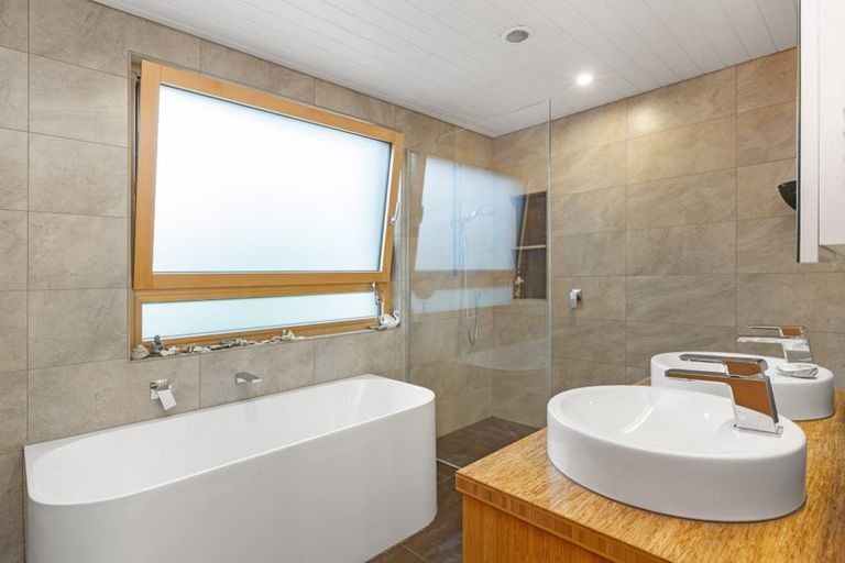 Photo of property in 21 Primrose Street, Raglan, 3225