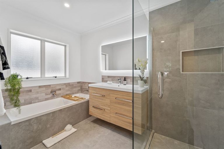 Photo of property in 1 Phoebe Meikle Place, Torbay, Auckland, 0630