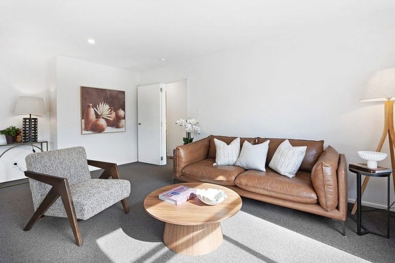 Photo of property in 2/64 Searells Road, Strowan, Christchurch, 8052