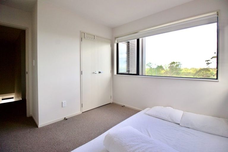 Photo of property in 15 Longshore Drive, Long Bay, Auckland, 0630
