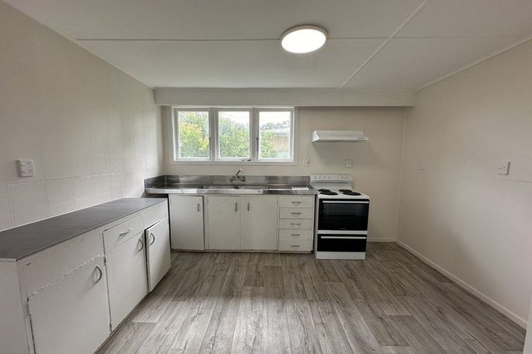 Photo of property in 60 Edmonton Road, Henderson, Auckland, 0612