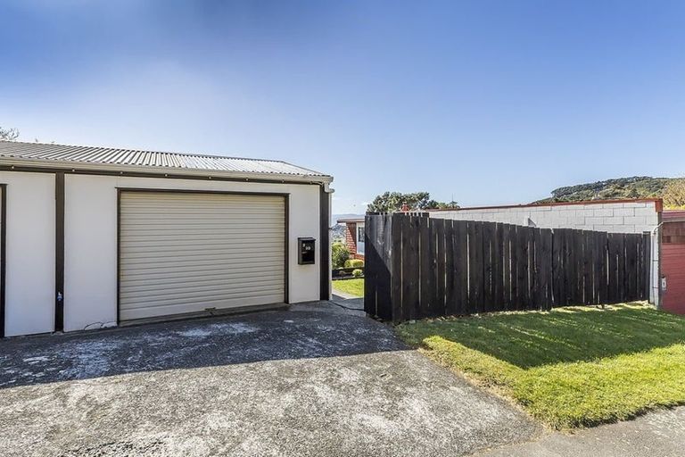 Photo of property in 2/10 Downing Street, Crofton Downs, Wellington, 6035