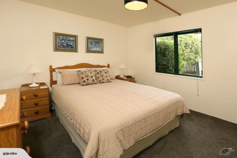 Photo of property in 80j Tirimoana Road, Te Atatu South, Auckland, 0602