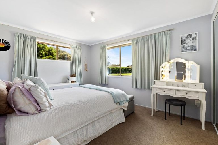 Photo of property in 53 Sunset Road, Totara Vale, Auckland, 0632