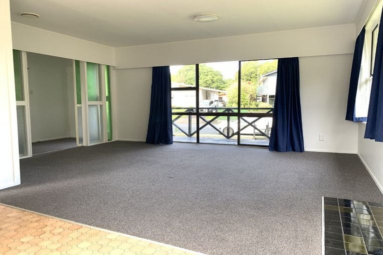 Photo of property in 33 Larchmont Grove, Totara Park, Upper Hutt, 5018