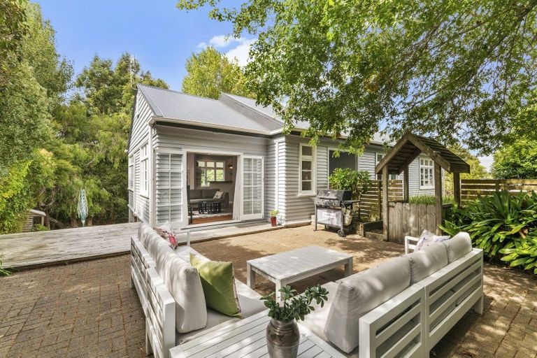 Photo of property in 14 Springtime Crescent, Stanmore Bay, Whangaparaoa, 0932