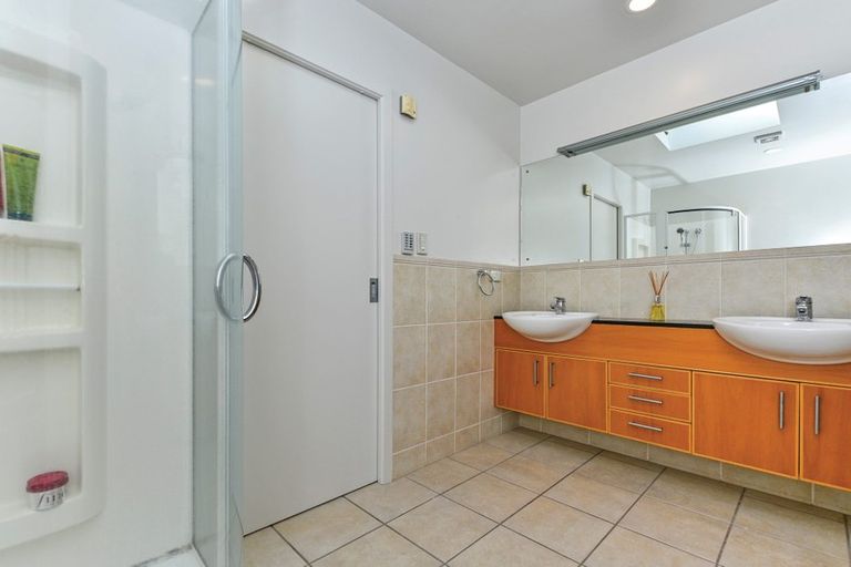 Photo of property in 8b Hauraki Road, Hauraki, Auckland, 0622