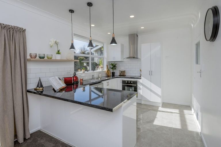 Photo of property in 98 Queen Street West, Levin, 5510