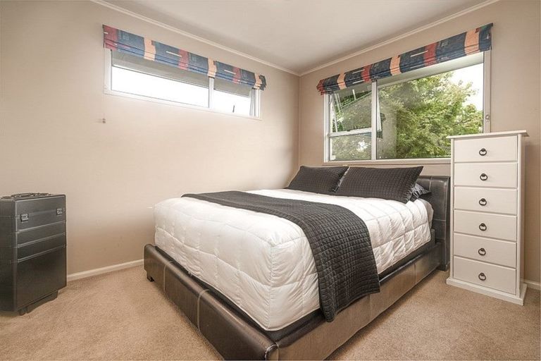 Photo of property in 19 Woodstock Place, Russley, Christchurch, 8042