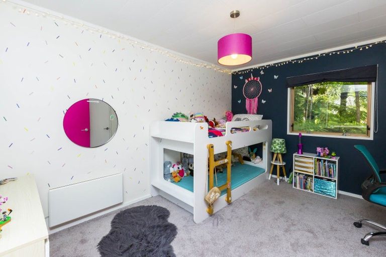 Photo of property in 19 Freemans Way, Pinehaven, Upper Hutt, 5019