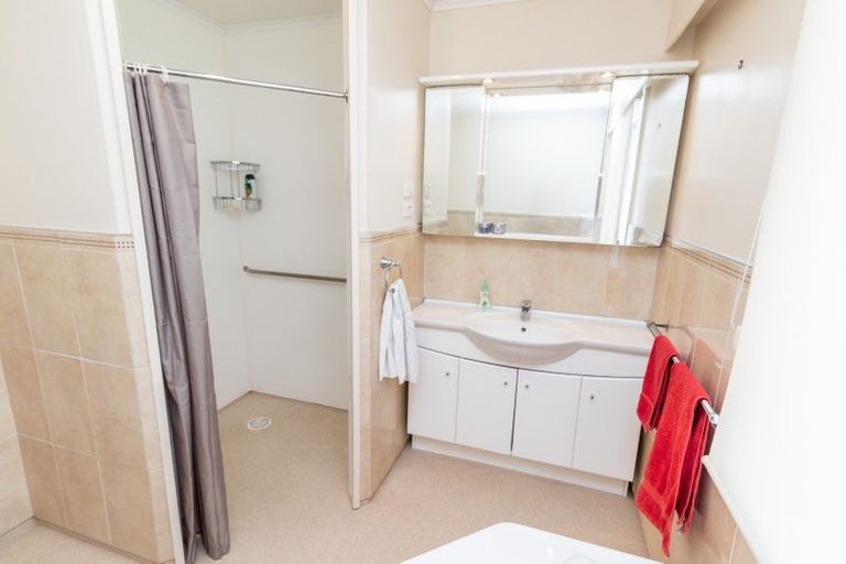 Photo of property in 124 Naenae Road, Naenae, Lower Hutt, 5011