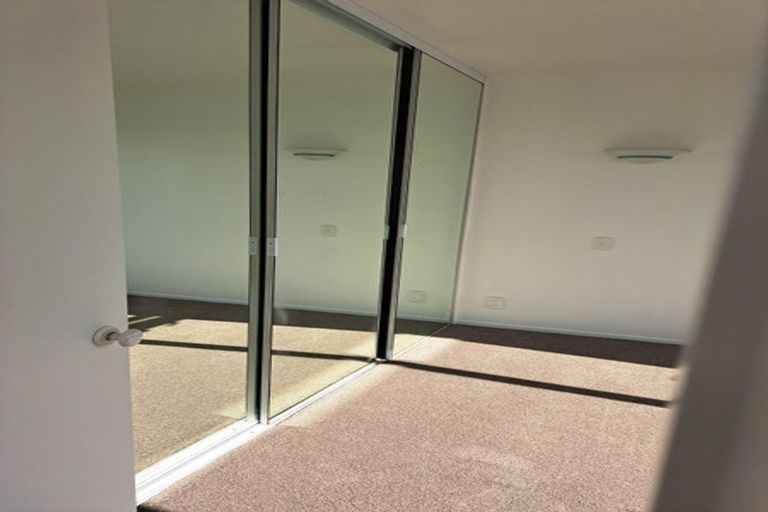 Photo of property in 8/241 Hurstmere Road, Takapuna, Auckland, 0622