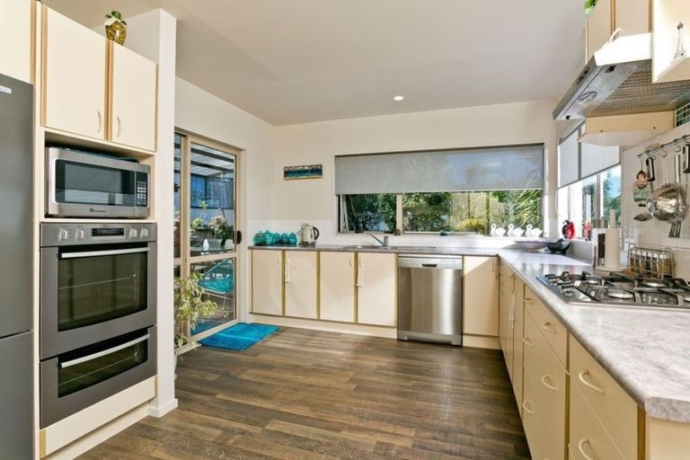 Photo of property in 7 Calypso Way, Unsworth Heights, Auckland, 0632