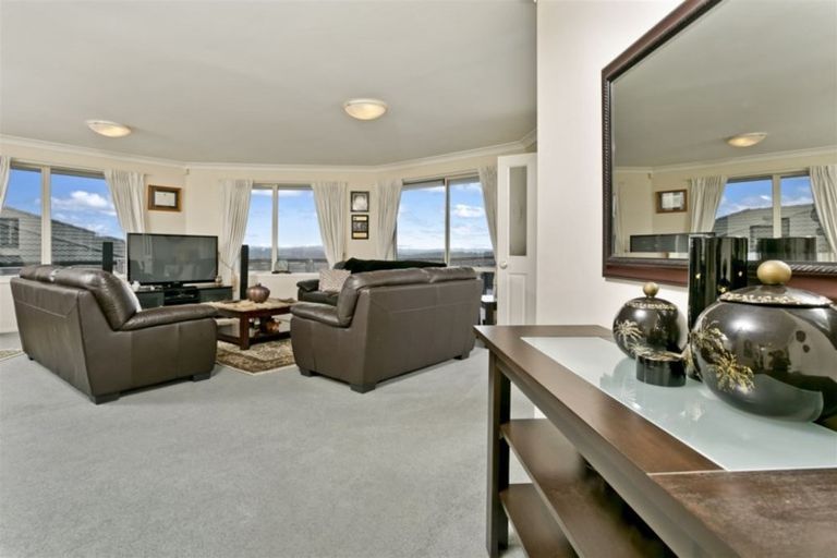 Photo of property in 39 Bluebird Crescent, Unsworth Heights, Auckland, 0632