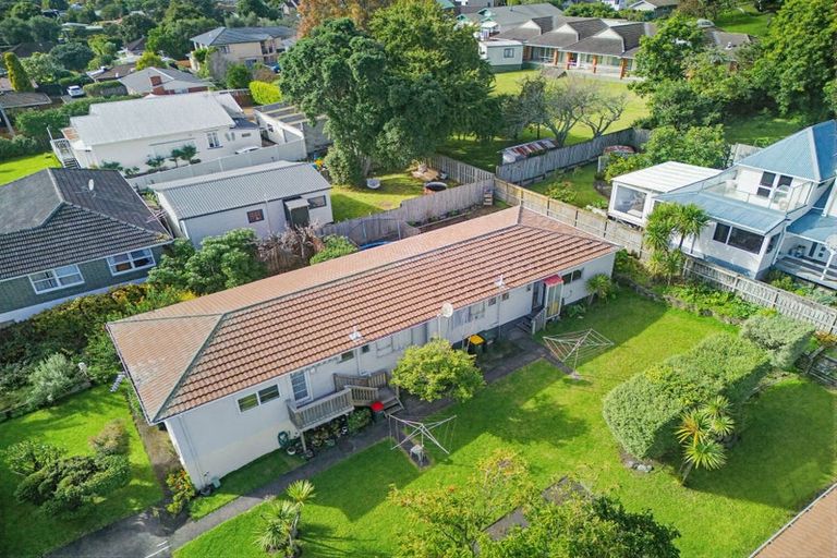 Photo of property in 2/15a Mcintyre Road, Mangere Bridge, Auckland, 2022