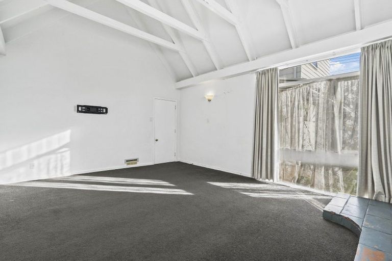 Photo of property in 451 Stokes Valley Road, Stokes Valley, Lower Hutt, 5019