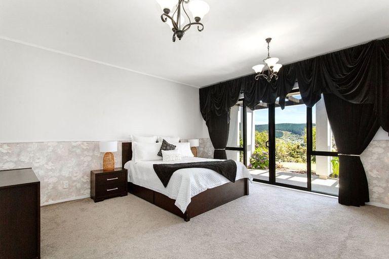 Photo of property in 40 Bing Lucas Drive, Tawa, Wellington, 5028