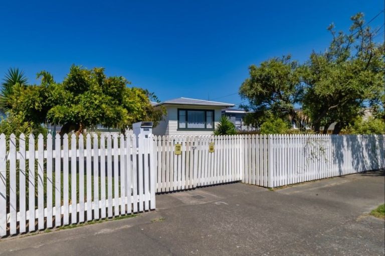 Photo of property in 13 Hurst Avenue, Maraenui, Napier, 4110
