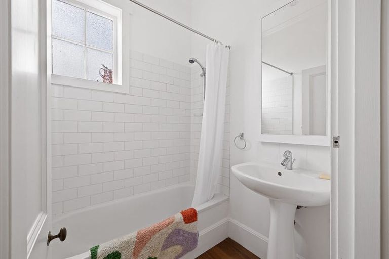 Photo of property in 204 Cape Rodney Road, Leigh, 0985