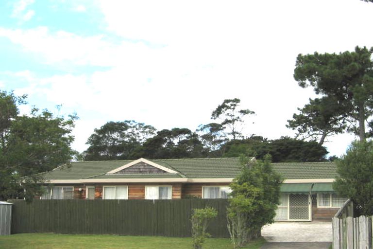 Photo of property in 7 Wyatt Place, Glendene, Auckland, 0602