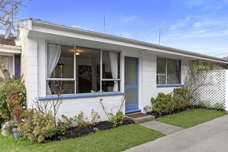 Photo of property in 2/45 Gresford Street, Edgeware, Christchurch, 8013