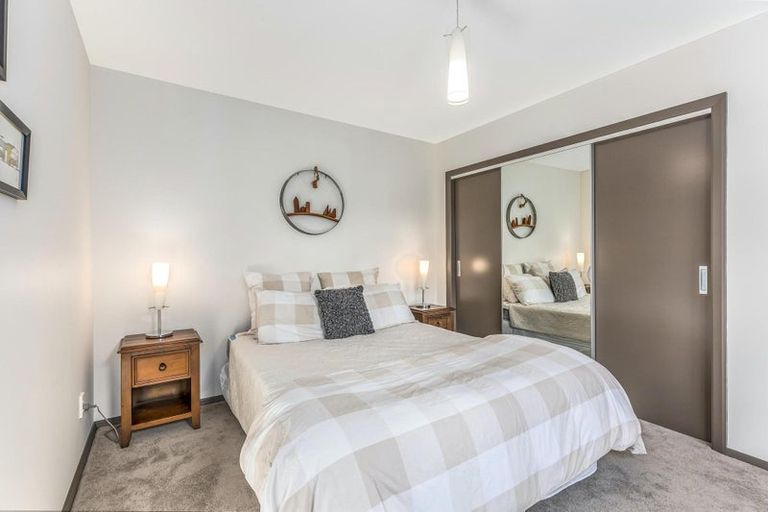 Photo of property in 21 Paekakariki Hill Road, Pauatahanui, Porirua, 5381