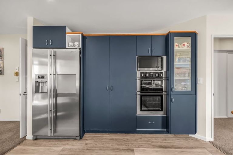 Photo of property in 10 Courtfield Close, Parklands, Christchurch, 8083