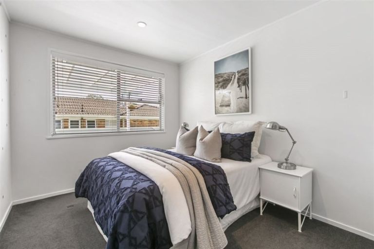 Photo of property in 52 Ravenwood Drive, Forrest Hill, Auckland, 0620